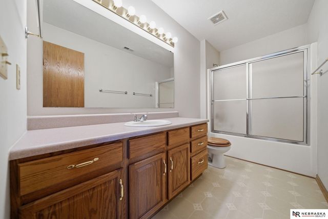 7910 Forbes Court, Lincoln, NE 68516