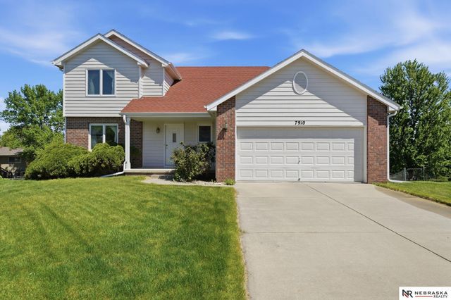 7910 Forbes Court, Lincoln, NE 68516