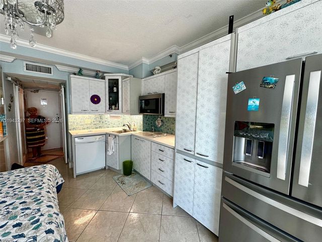 6345 Collins Ave 435, Miami Beach, FL 33141