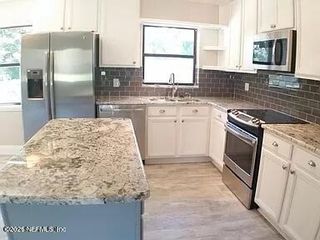 1012 N 6TH Avenue, Jacksonville Beach, FL 32250