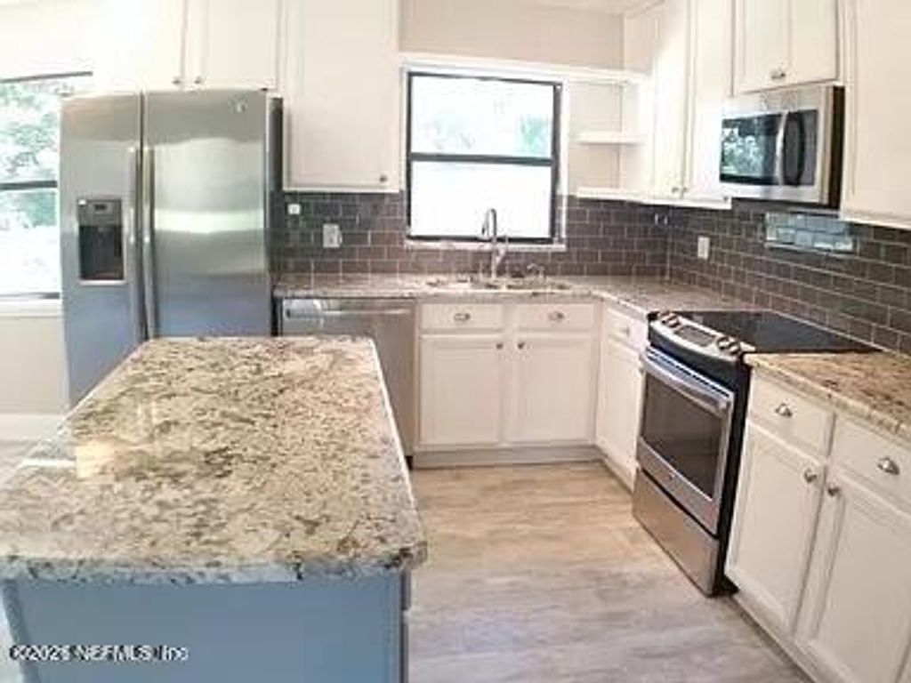 1012 N 6TH Avenue, Jacksonville Beach, FL 32250