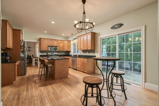 24 Monroe St, Amesbury, MA 01913