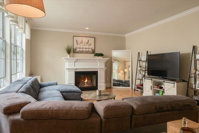 24 Monroe St, Amesbury, MA 01913