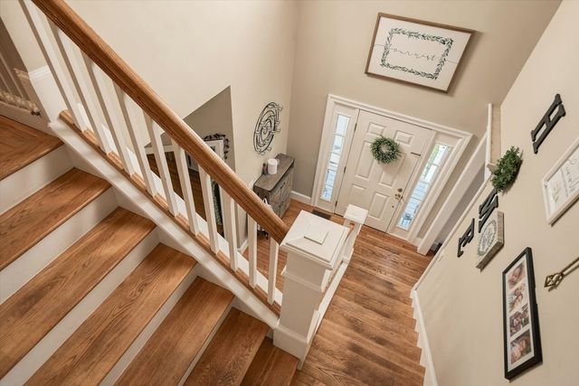 24 Monroe St, Amesbury, MA 01913