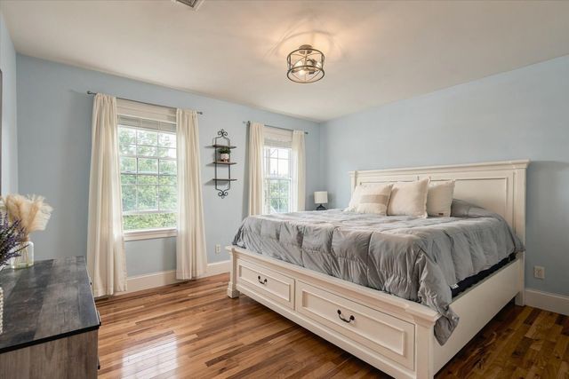 24 Monroe St, Amesbury, MA 01913