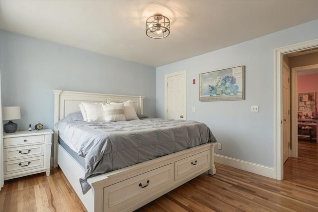 24 Monroe St, Amesbury, MA 01913