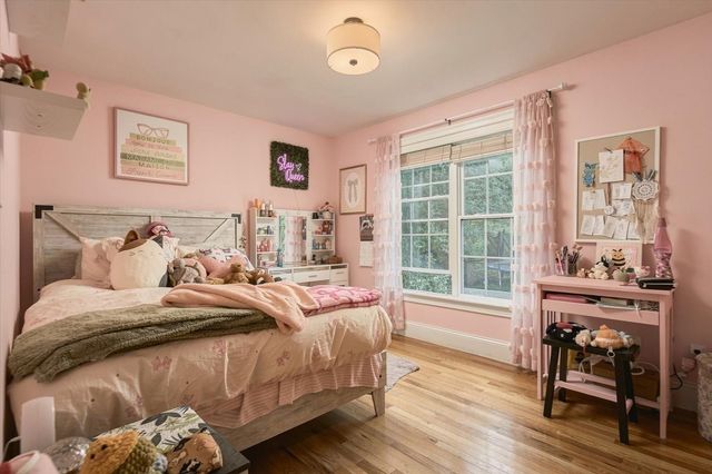 24 Monroe St, Amesbury, MA 01913