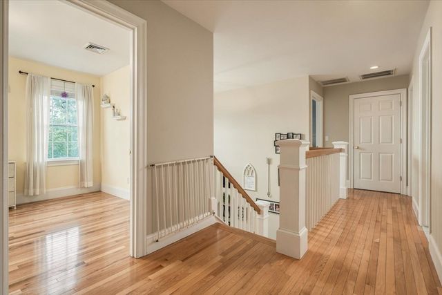 24 Monroe St, Amesbury, MA 01913
