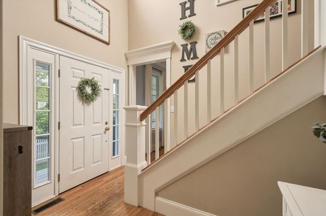 24 Monroe St, Amesbury, MA 01913