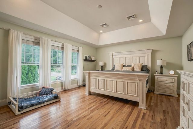 24 Monroe St, Amesbury, MA 01913