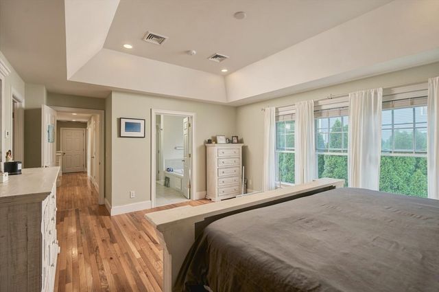 24 Monroe St, Amesbury, MA 01913