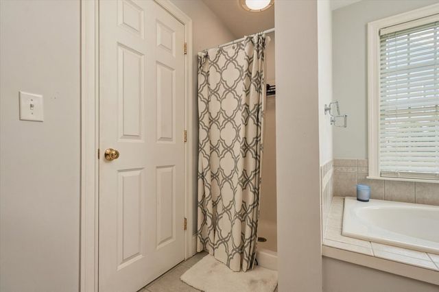 24 Monroe St, Amesbury, MA 01913