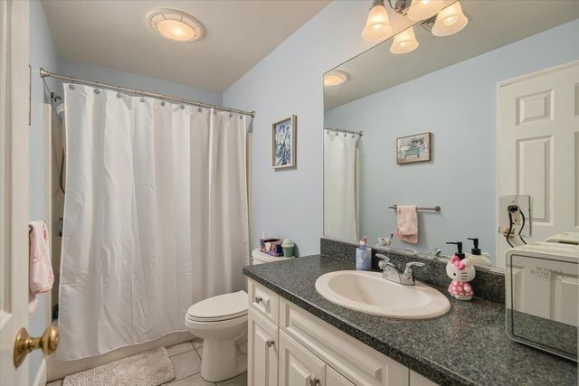 24 Monroe St, Amesbury, MA 01913