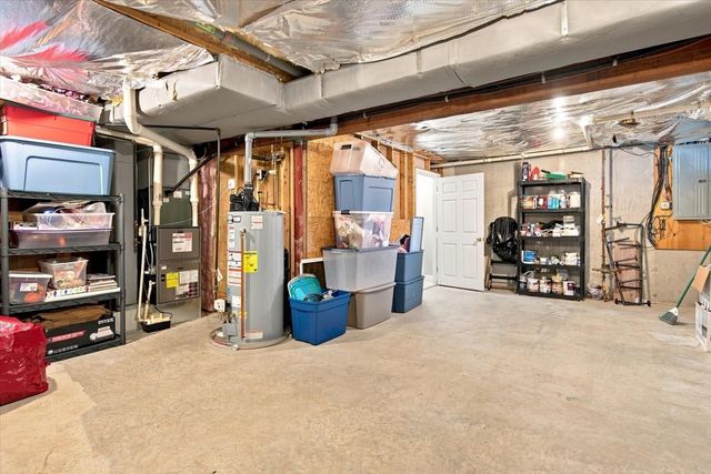 24 Monroe St, Amesbury, MA 01913