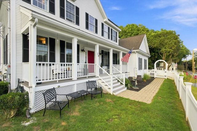 24 Monroe St, Amesbury, MA 01913