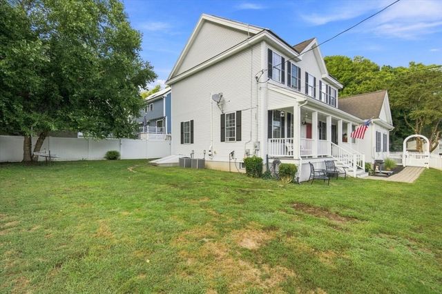 24 Monroe St, Amesbury, MA 01913