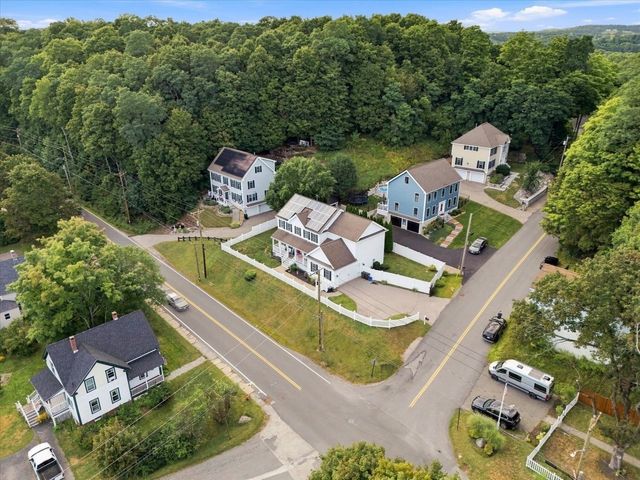 24 Monroe St, Amesbury, MA 01913