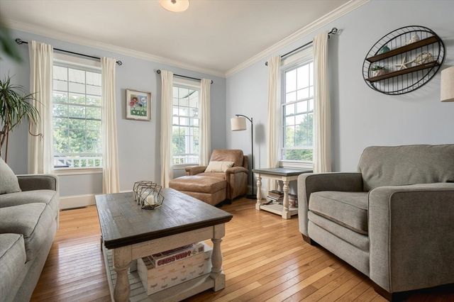 24 Monroe St, Amesbury, MA 01913
