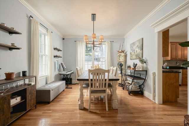 24 Monroe St, Amesbury, MA 01913