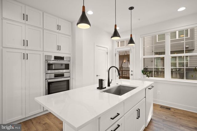 11258 FARADAY PARK DR, Reston, VA 20190