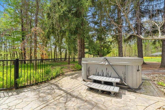 8121 W Eaton, Grand Ledge, MI 48837
