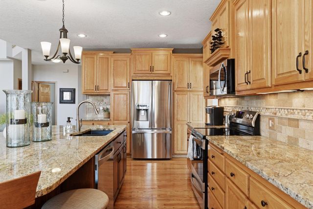 3142 Bavaria Hills Trail, Chaska, MN 55318