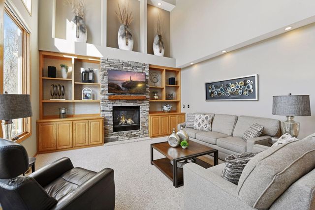 3142 Bavaria Hills Trail, Chaska, MN 55318