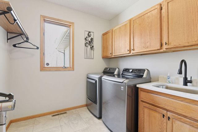 3142 Bavaria Hills Trail, Chaska, MN 55318