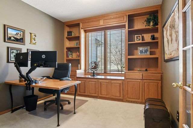 3142 Bavaria Hills Trail, Chaska, MN 55318