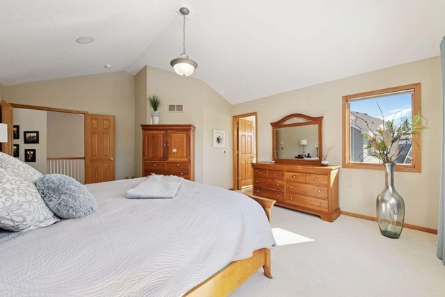 3142 Bavaria Hills Trail, Chaska, MN 55318