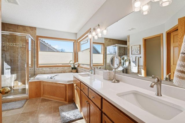 3142 Bavaria Hills Trail, Chaska, MN 55318