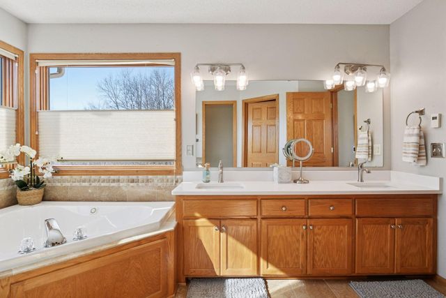 3142 Bavaria Hills Trail, Chaska, MN 55318