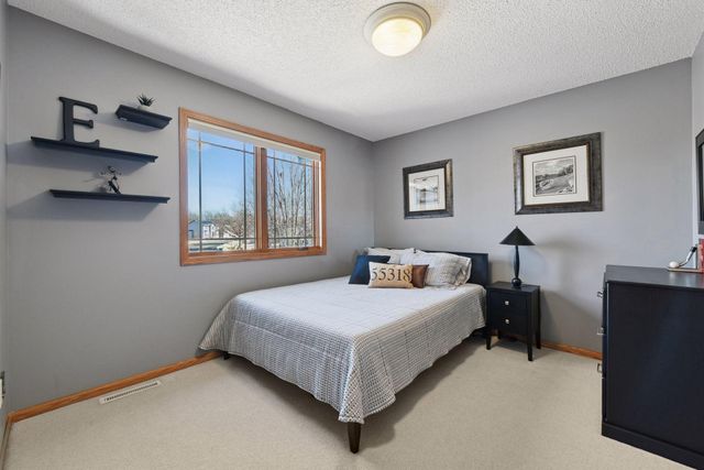 3142 Bavaria Hills Trail, Chaska, MN 55318