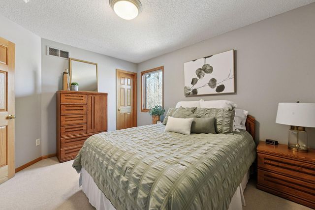 3142 Bavaria Hills Trail, Chaska, MN 55318