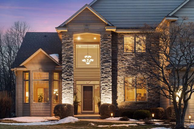 3142 Bavaria Hills Trail, Chaska, MN 55318