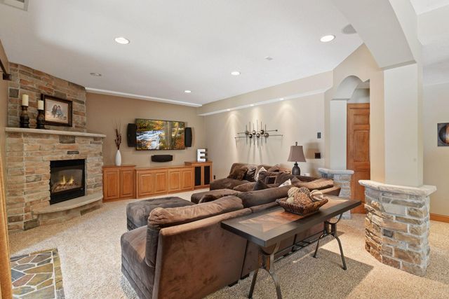 3142 Bavaria Hills Trail, Chaska, MN 55318