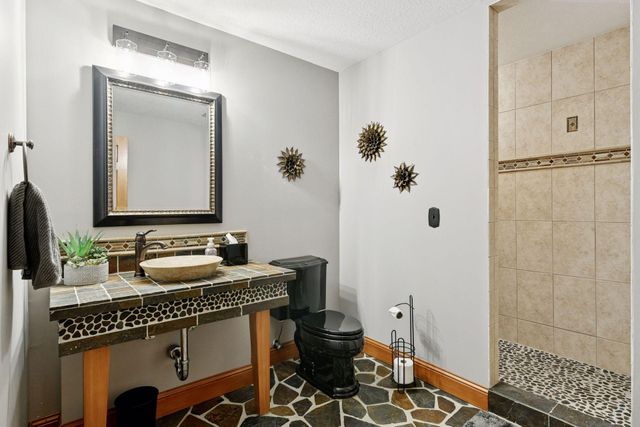 3142 Bavaria Hills Trail, Chaska, MN 55318