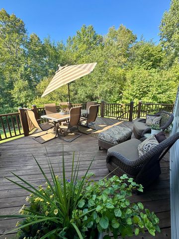 3142 Bavaria Hills Trail, Chaska, MN 55318