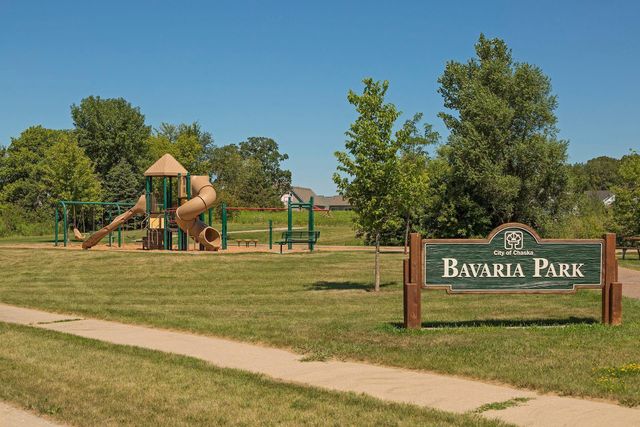 3142 Bavaria Hills Trail, Chaska, MN 55318