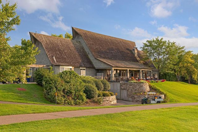 3142 Bavaria Hills Trail, Chaska, MN 55318