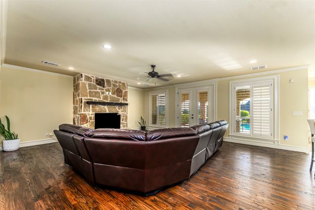 321 Bear Country Drive, Aledo, TX 76008