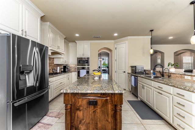 321 Bear Country Drive, Aledo, TX 76008