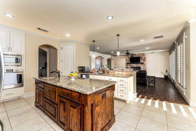 321 Bear Country Drive, Aledo, TX 76008