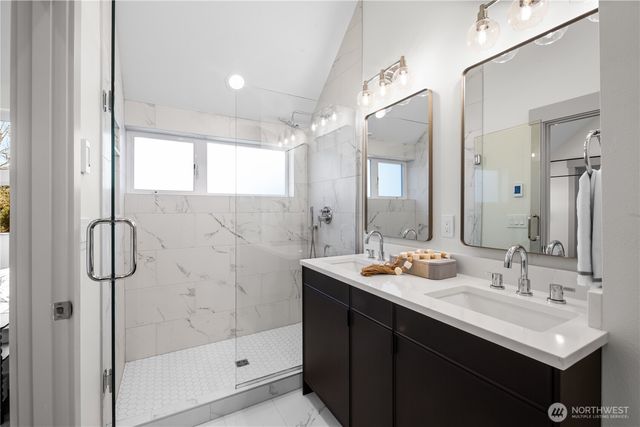 2935 39th Avenue SW, Seattle, WA 98116