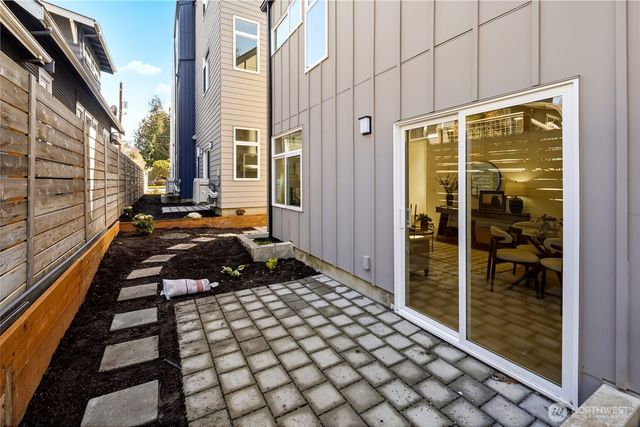 2935 39th Avenue SW, Seattle, WA 98116