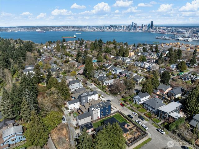 2935 39th Avenue SW, Seattle, WA 98116