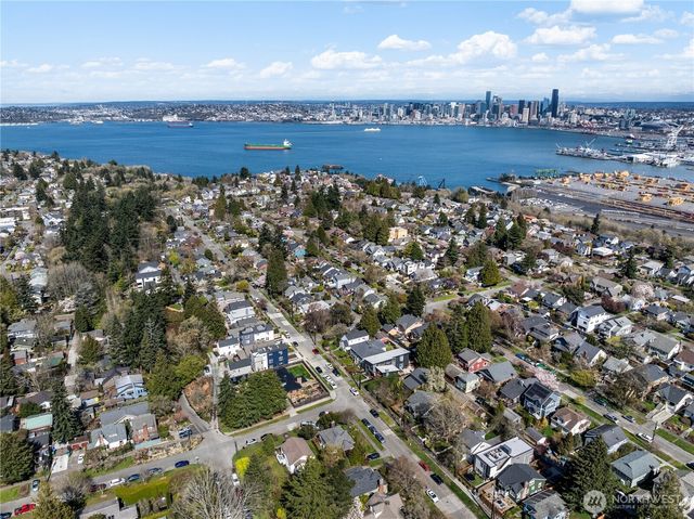 2935 39th Avenue SW, Seattle, WA 98116