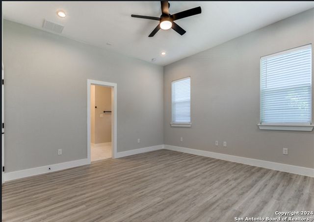 1618 W Lawndale Dr Unit 12, San Antonio, TX 78209