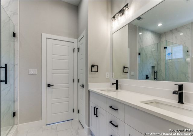 1618 W Lawndale Dr Unit 12, San Antonio, TX 78209
