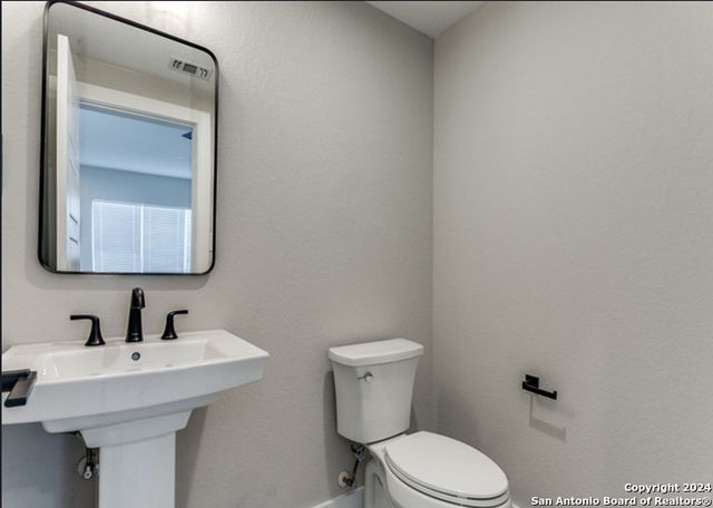 1618 W Lawndale Dr Unit 12, San Antonio, TX 78209